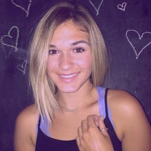 Meet your Posher, Becca